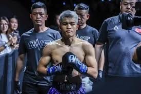 桑托斯上演神奇两连挡，在门线上连续两次化解萨尔茨堡红牛的射门，力保球门不失！ 🔴 #RBSFCB ｜ 0-0 ｜ 32' ⚪ 来源：拜仁官方推特